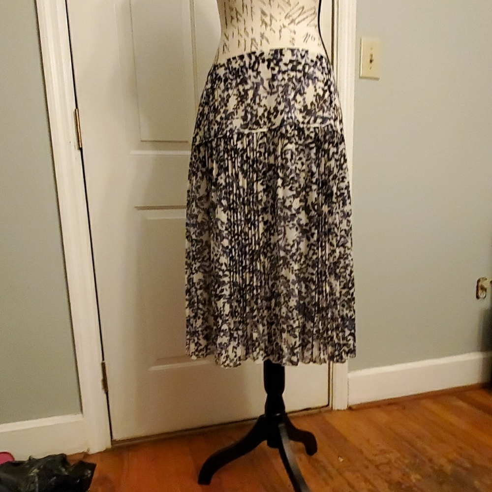 Vintage Y2k Ann Taylor print 100% Silk Skirt size 8